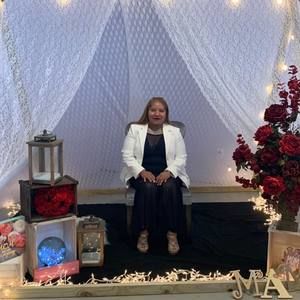 Meet your Posher, Elena